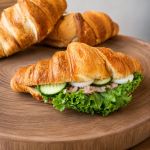 Obložený croissant s tuňákem nebalený 150g